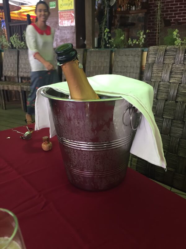 Sparkling Wine - Monte di Vino Lodge - Aythaya Vineyard