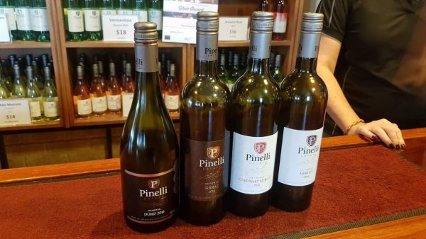 pinelli-selection-of-red-wines-to-taste