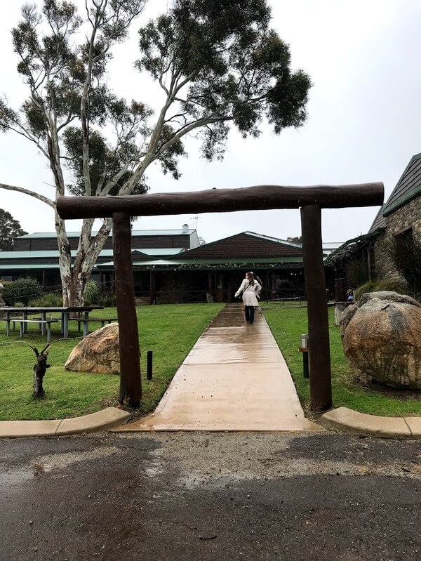 alkoomi-winery-entrance-leading-up-a-garden-path-in-frankland-river-in-great-southern