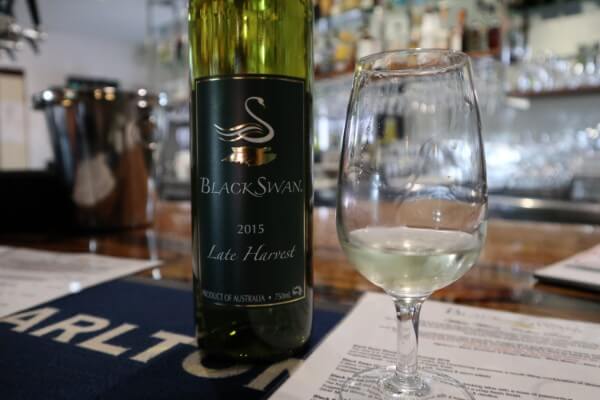 glass-and-bottle-of-late-harvest-chenin-at-black-swan-winery-swan-valley