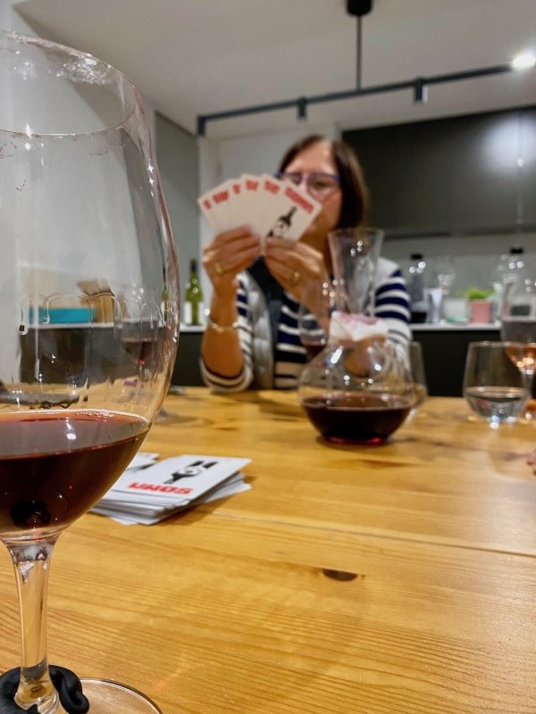 Red wine blind tasting game - SOMM Blinders Game